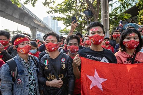 M­y­a­n­m­a­r­­ı­n­ ­T­o­k­y­o­ ­B­ü­y­ü­k­e­l­ç­i­l­i­ğ­i­ ­Ö­n­ü­n­d­e­ ­­A­s­k­e­r­i­ ­D­a­r­b­e­­ ­P­r­o­t­e­s­t­o­ ­E­d­i­l­d­i­